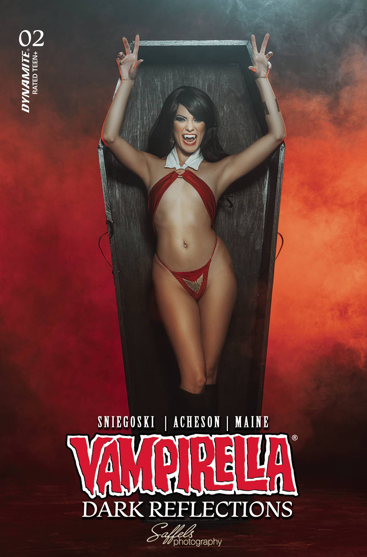 Dynamite Comic Books VAMPIRELLA DARK REFLECTIONS #2 CVR E COSPLAY 72513034587502051 MAY240217
