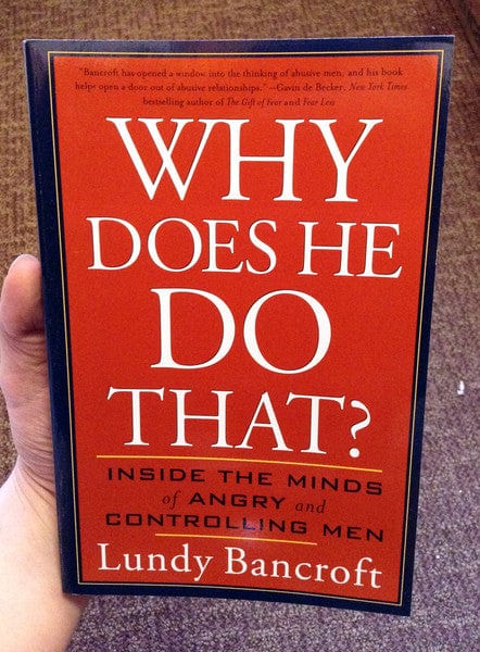 Berkley Publishing Group Books > Lifestyle > Womens Issues Why Does He Do That?: Inside the Minds of Angry and Controlling Men 9780425191651 MC-20832