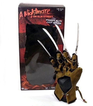 --- Decor > Horror Decor Neca: Nightmare on Elm Street - Freddy's Glove Prop Replica (1984) 634482398180 AUG228559