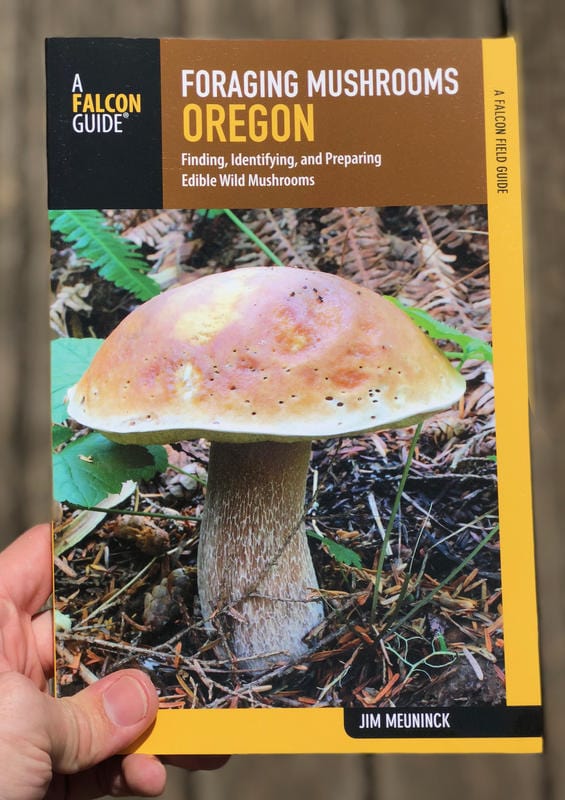 Falcon Guides Books > Food, Drink, & Drugs > Food Foraging Mushrooms Oregon - Book 9781493026692 MC-23149