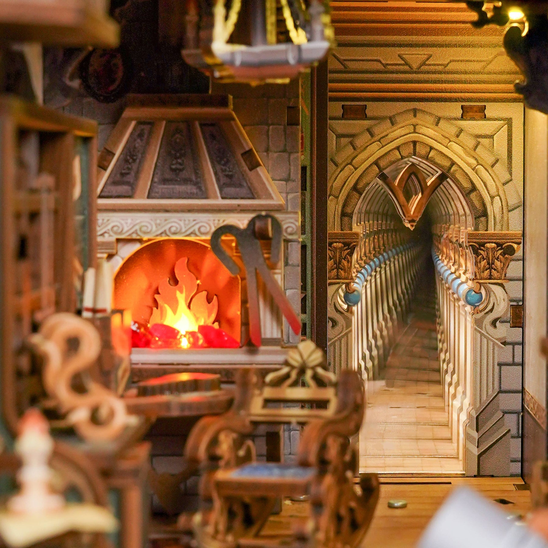 Hands Craft Model Kits > Other Model Kits DIY Book Nook Kit: Leonardo da Vinci w/ Dust Cover 810101582769 HTQ135