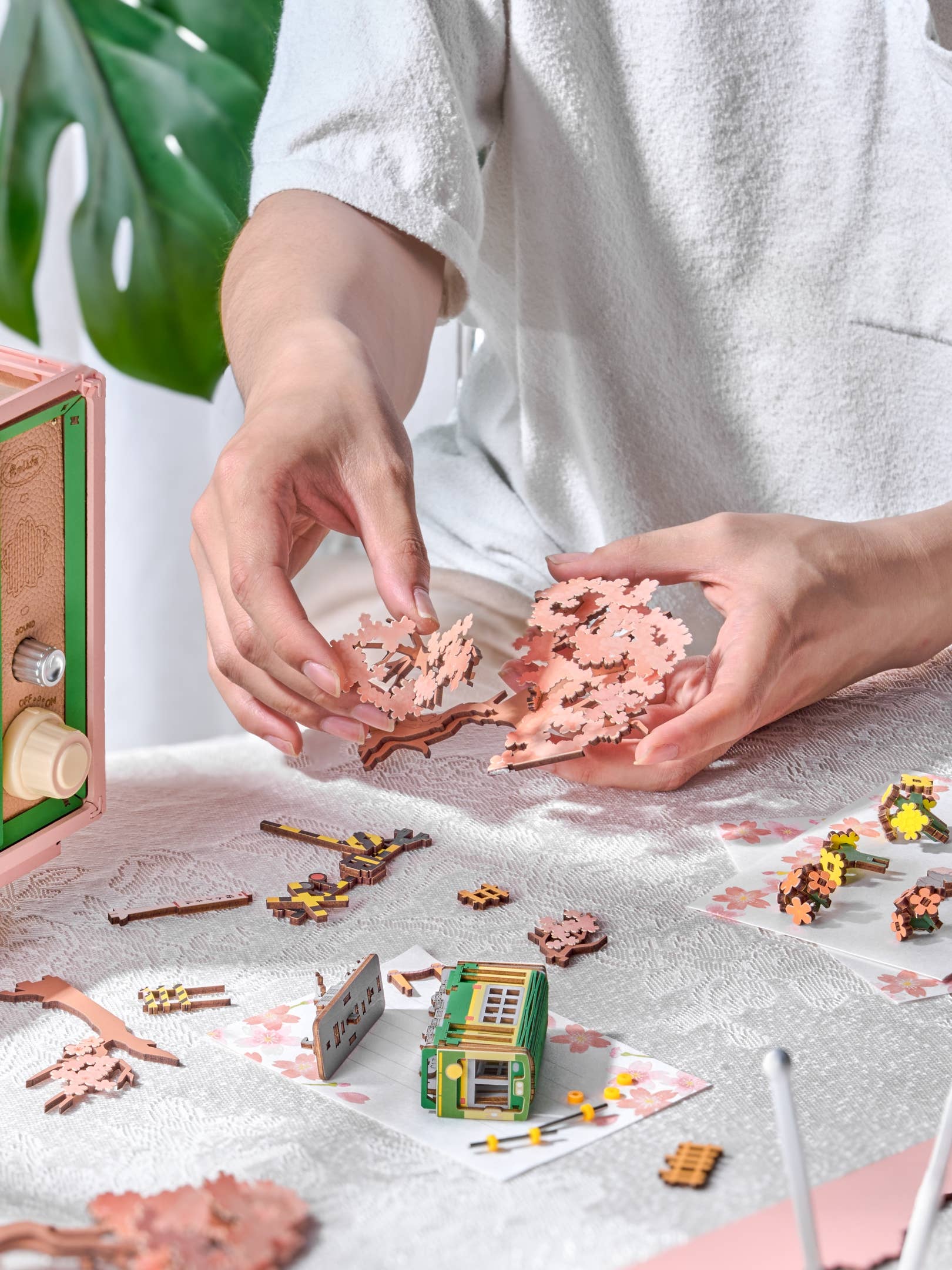 Hands Craft Model Kits > Other Model Kits DIY Mechanical Music Box: Sakura Dreamy Tour 810101583681 AMT02