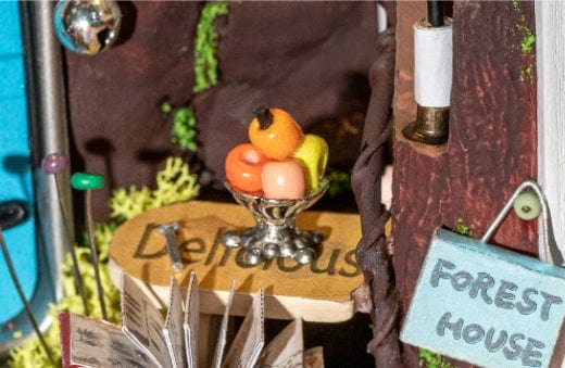 Hands Craft Puzzles > 3D Puzzles Diy Miniature House Kit: Borrowed Garden 850026738537 DS013