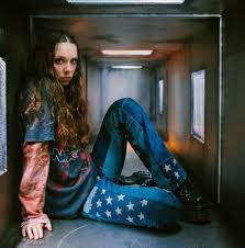 Holly Humberstone Music > Vinyl Records Holly Humberstone - Walls Are Way Too Thin - IEX Clear Vinyl 602438298433 ISC3829843.1