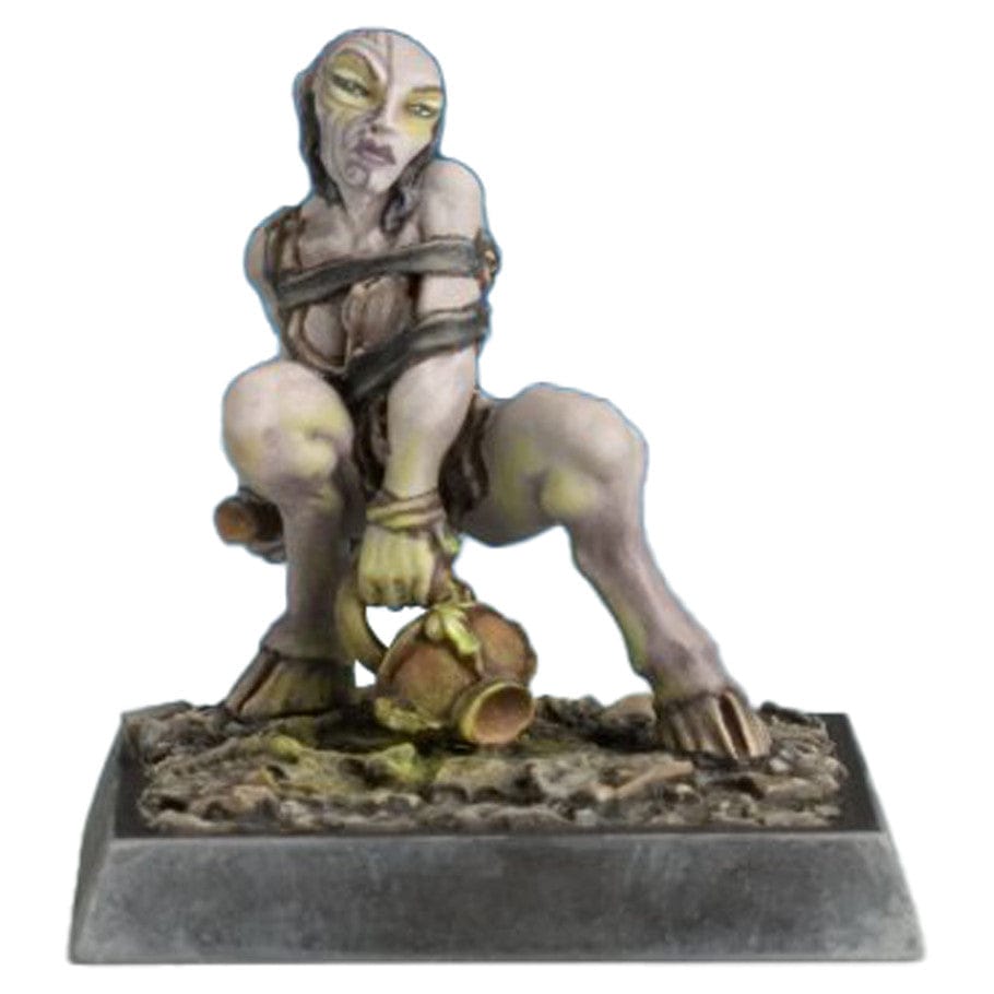 Reaper Miniatures Miniatures > Reaper Legends: Female Chaos Cultist 762486302428 REM30242