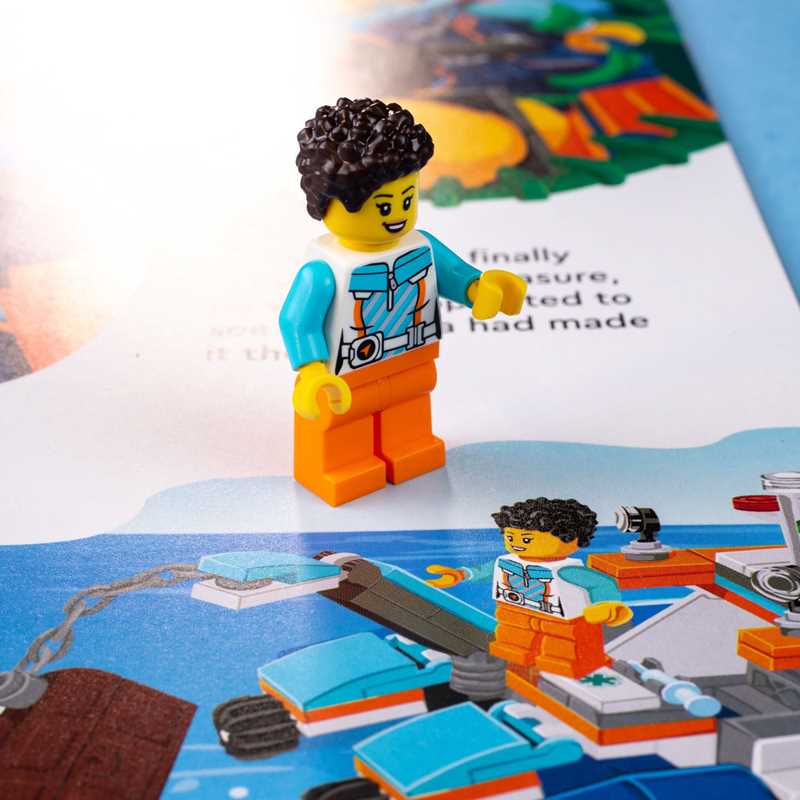 Simon & Schuster Books > Kids LEGO City: Underwater Adventures 9780794453541 SS-9780794453541