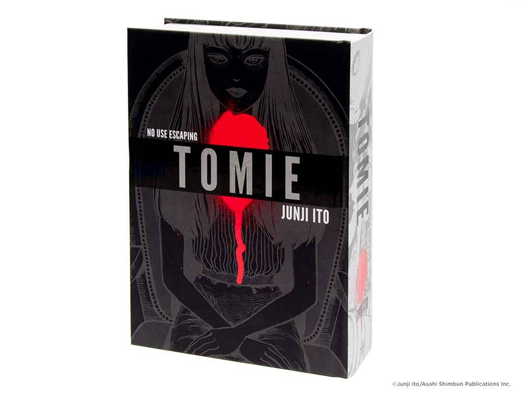 Simon & Schuster Manga` Tomie: Complete Deluxe Edition by Junji Ito: Hardcover; 752 pages / English 9781421590561 9781421590561