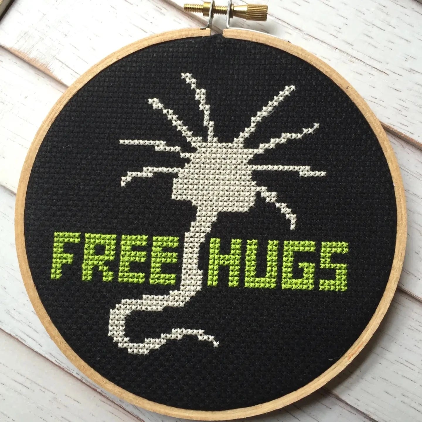 Spot Colors Hobby Supplies > Supply Kits Cross Stitch Diy Kit - Free Hugs Alien 81294471410940 CS057