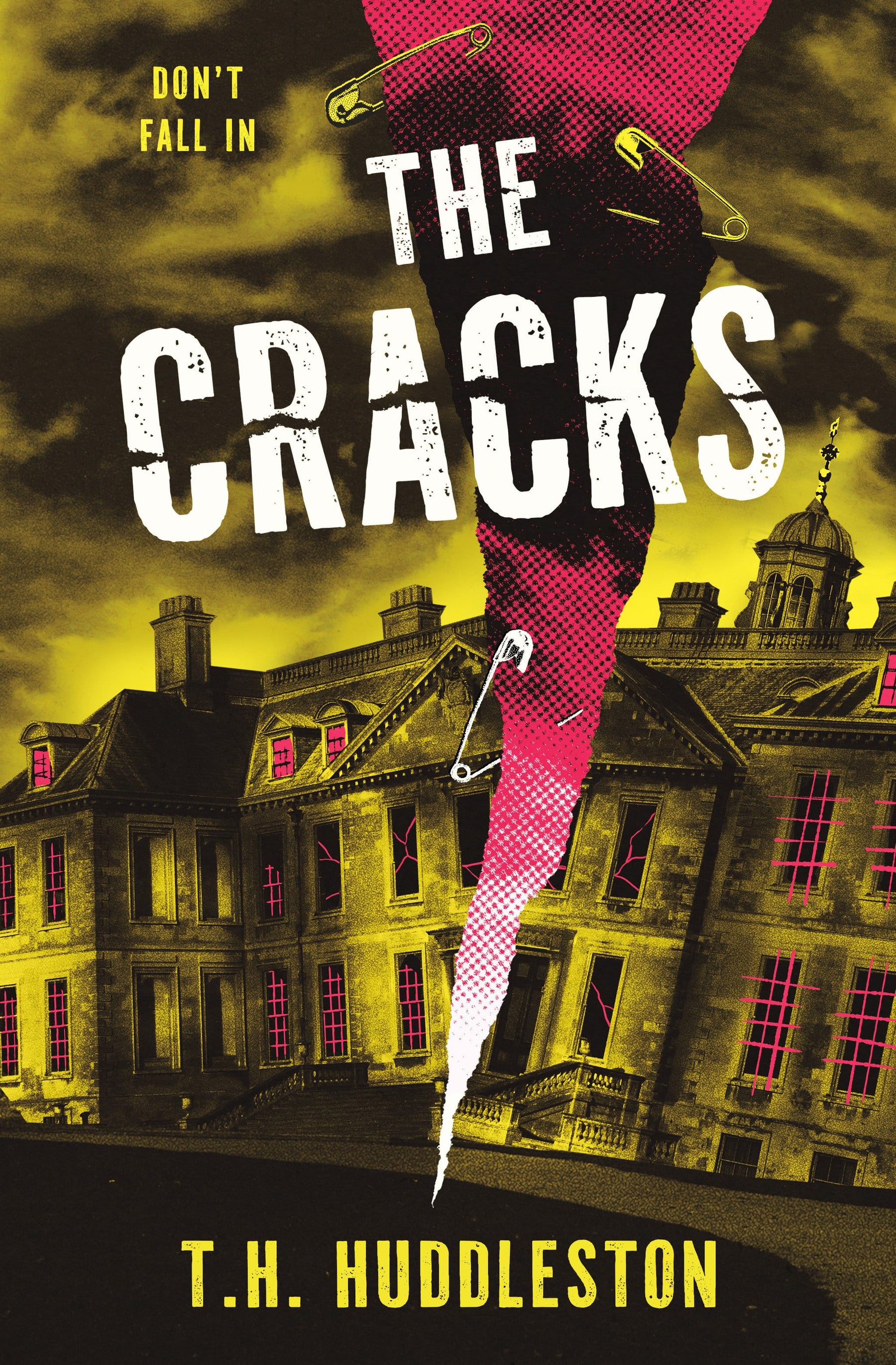 Titan Comics Books > Fiction The Cracks (Release Date: 10/07/2026) 9781835413036 PRH-9781835413036