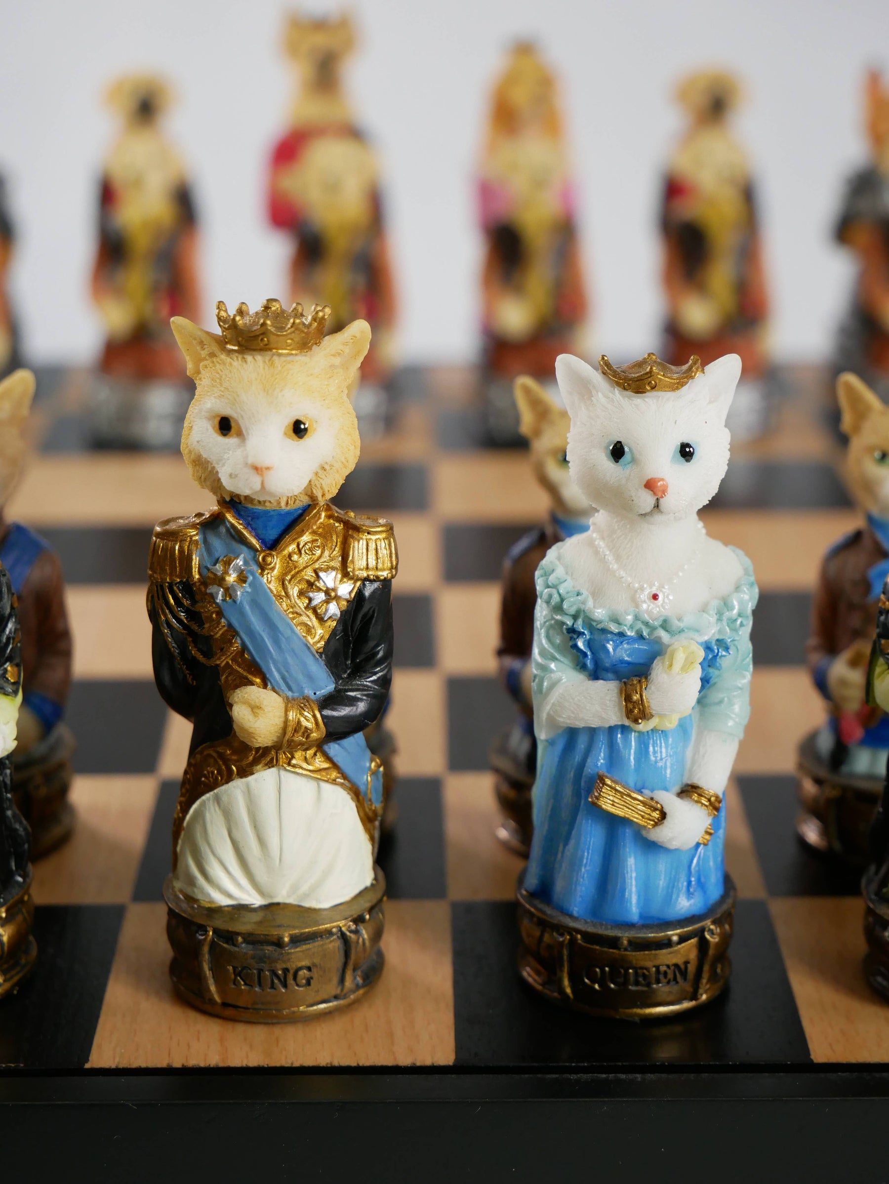 WorldWise Imports Board Games Chess Set - Cats & Dogs Resin Chessmen in Black/Maple Chest 035756706388 R70639-BCT