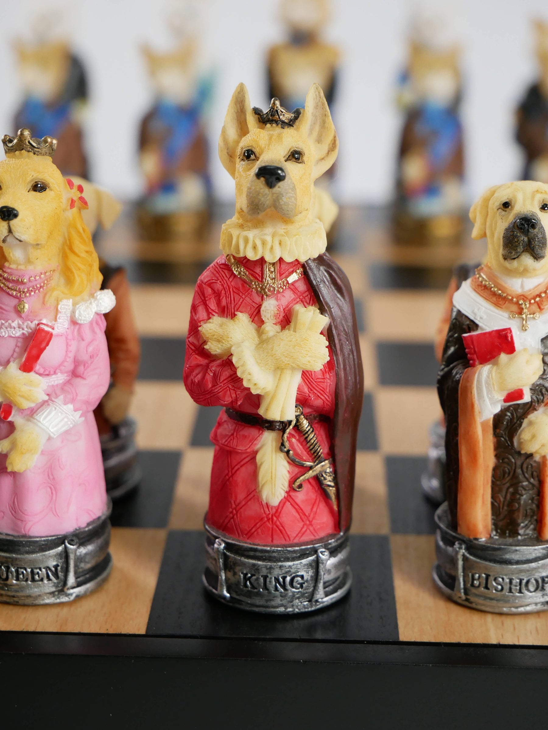 WorldWise Imports Board Games Chess Set - Cats & Dogs Resin Chessmen in Black/Maple Chest 035756706388 R70639-BCT