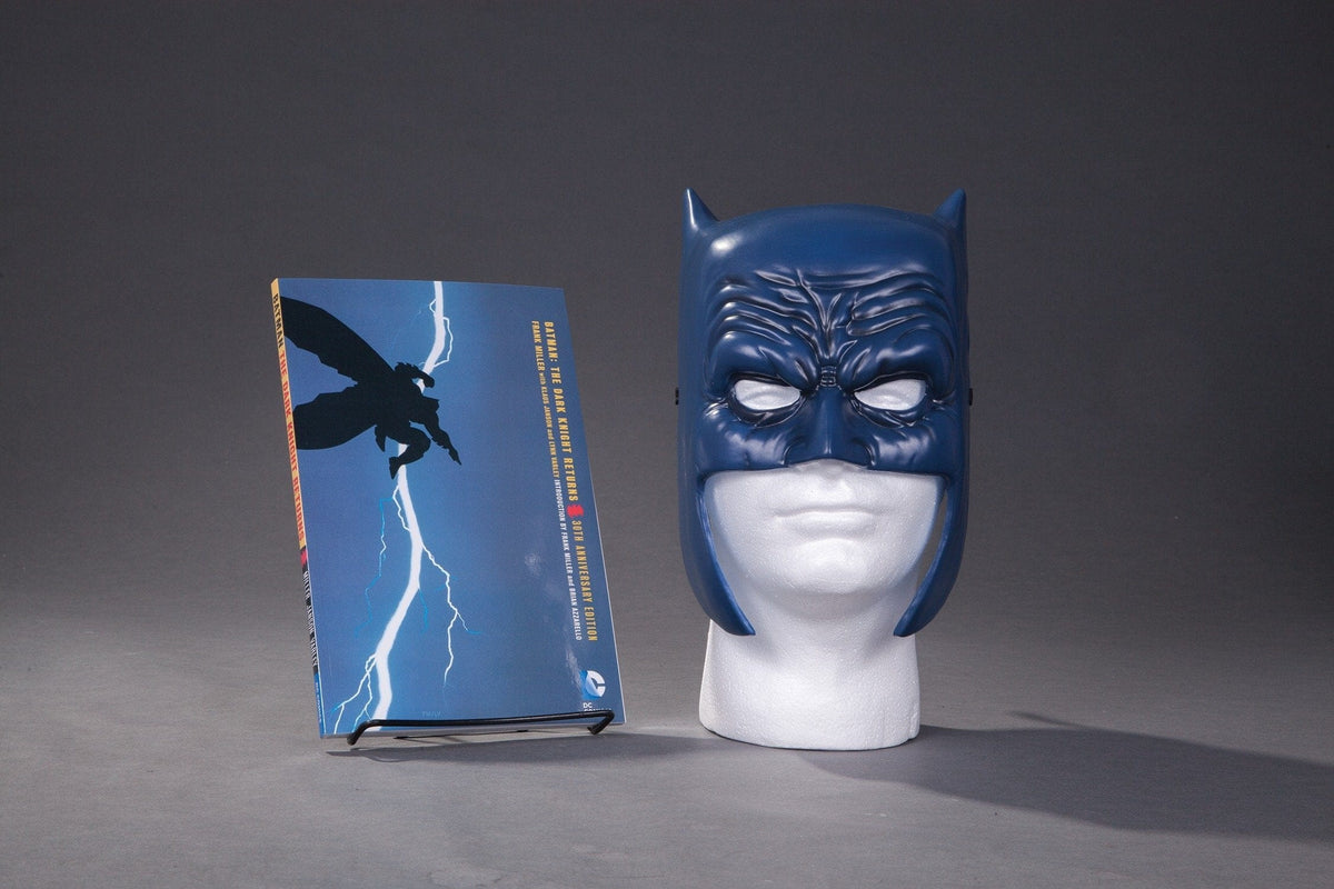 Batman: Dark Knight Returns - Book & Mask Set - Third Eye