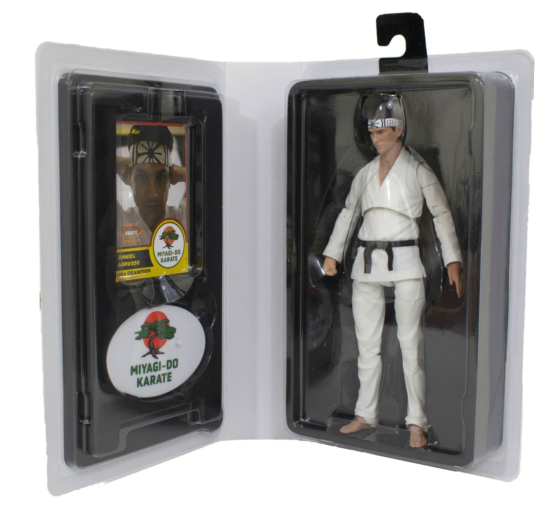 Diamond Select Toys Toys > Action Figures > Other Action Figures Select: Cobra Kai - Daniel  VHS Version (MIyagi-Do) 699788846254 MAY219337