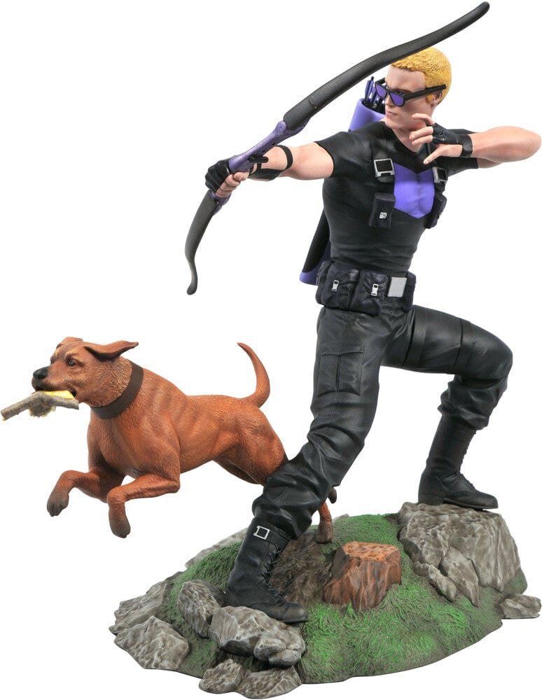 Diamond Select Toys Toys > Statues > Other Statues Gallery Diorama: Marvel - Hawkeye & Pizza Dog 699788839126