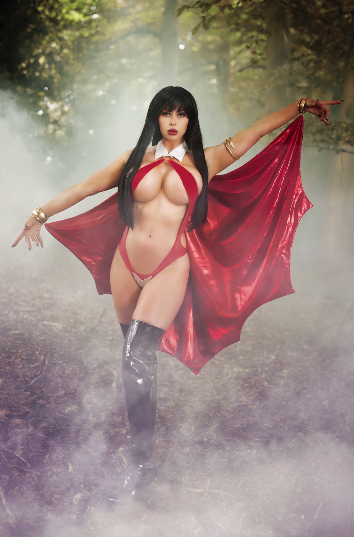 Dynamite Comic Books > Incentives VAMPIRELLA STRIKES #3 CVR G 1:15 INCV COSPLAY VIRGIN 72513031950003071 MAY220795