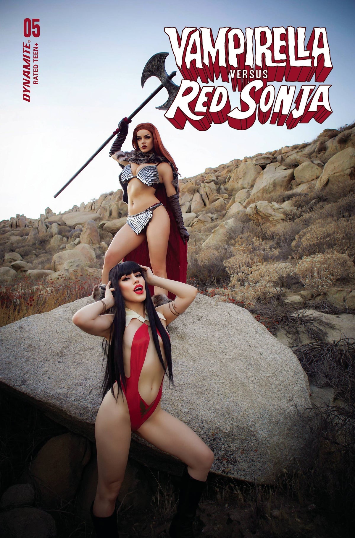 Dynamite Comic Books VAMPIRELLA VS RED SONJA #5 CVR E COSPLAY 72513032443605051 JAN230761